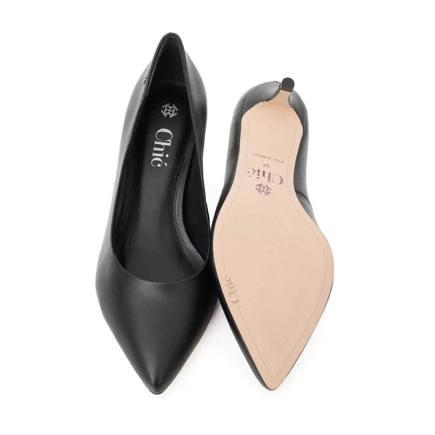 Chic Classic Pumps with Chic Ornament